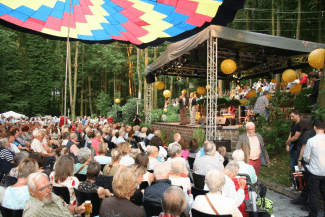 Sommerfest im Garten des Bestattungshauses Pütz-Roth